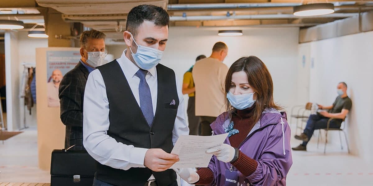 В Москве мобильные пункты вакцинации откроют на строительных объектах