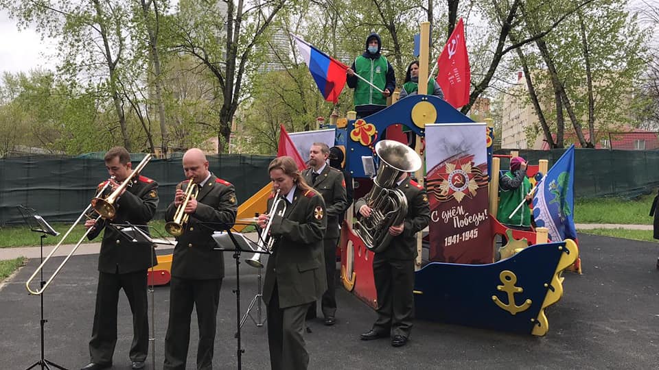 Ветераны из Ростокина получили музыкальные поздравления