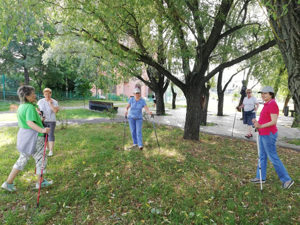 Ростокино 1 мая. Занятия в парках для пенсионеров. Ростокино Московское долголетие фото.